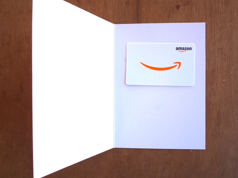 Amazonギフト券グリーティングカードタイプのメッセージカードの中を開いたところ